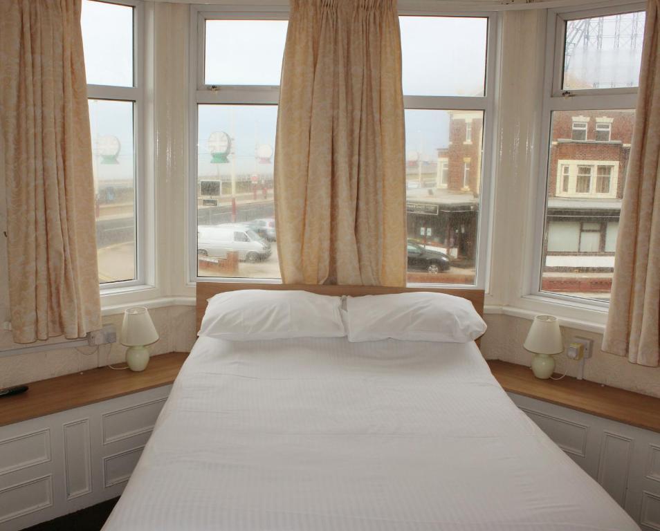 The Colwyn Hotel - Near Pleasure Beach بلاكبول المظهر الخارجي الصورة